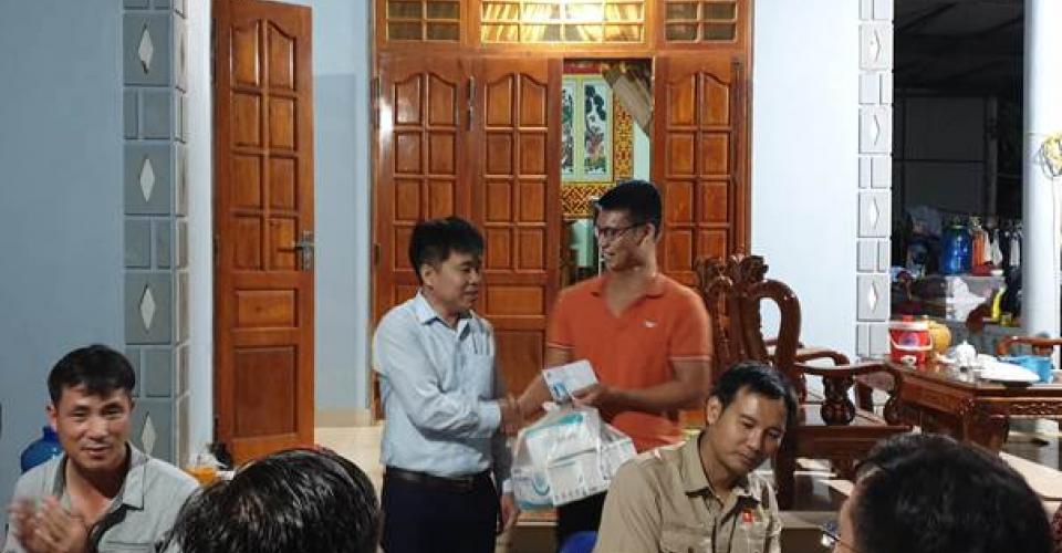 Công đoàn Sông Đà 5 trao tặng quà cho CBCNV và người lao động tại dự án nhà máy điện gió Quảng Trị