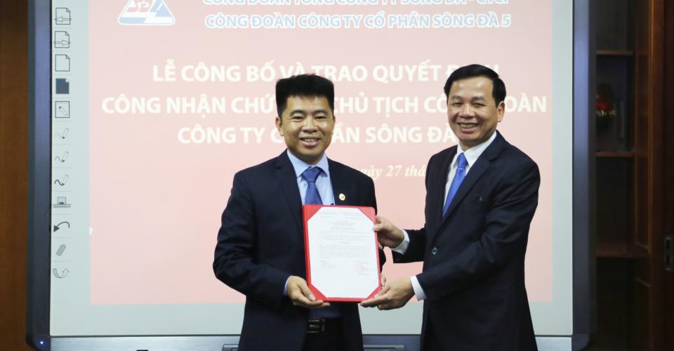 Lễ công bố và trao Quyết định công nhận Chủ tịch công đoàn Công ty cổ phần Sông Đà 5 khóa VIII nhiệm kỳ 2017 - 2022