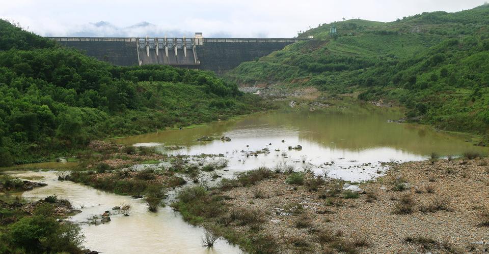 The paradox, Da Nang city and Quang Nam provinces flooded seriously but the hydropower plants are dry