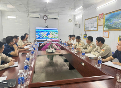ĐOÀN LÃNH ĐẠO CÔNG TY CỔ PHẦN SÔNG ĐÀ 5 THĂM, LÀM VIỆC VÀ GIAO LƯU VỚI NGƯỜI LAO ĐỘNG TẠI DỰ ÁN NHÀ MÁY THÉP HÒA PHÁT DUNG QUẤT